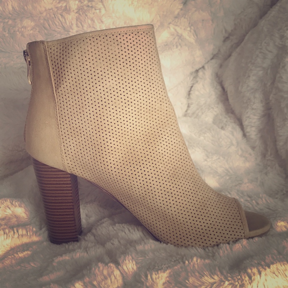 JUSTFAB Mosha Natural heels